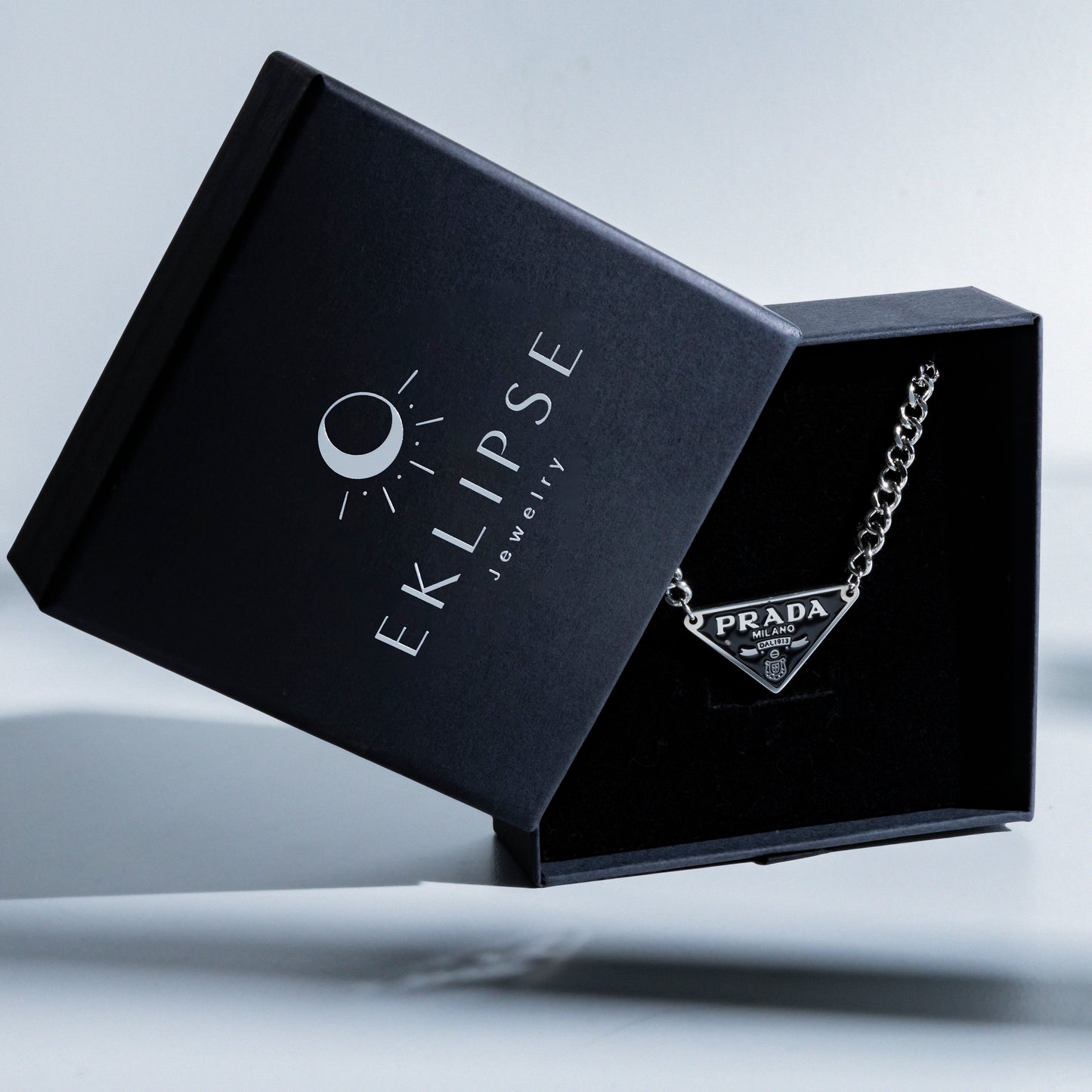 Collar Edición Limitada Marca de Lujo