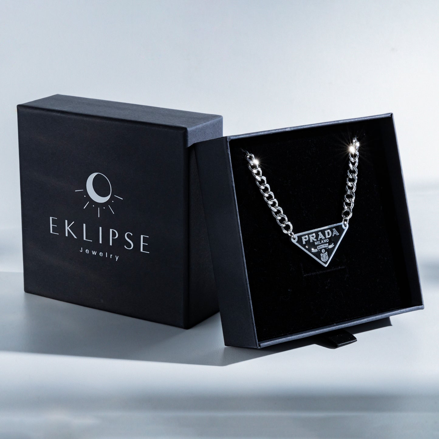 Collar Edición Limitada Marca de Lujo