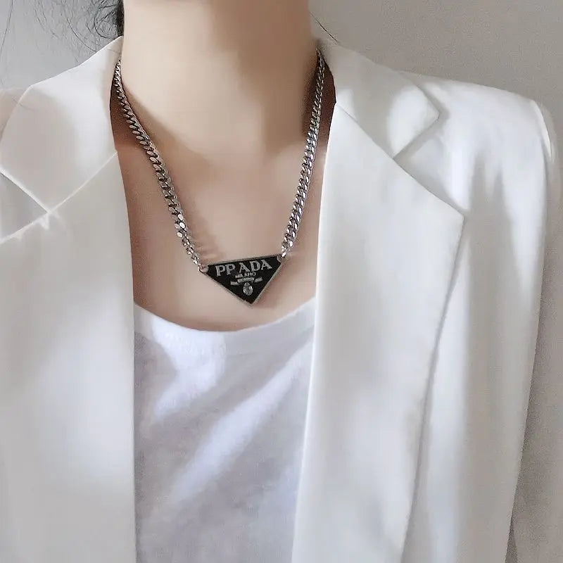 Collar Edición Limitada Marca de Lujo