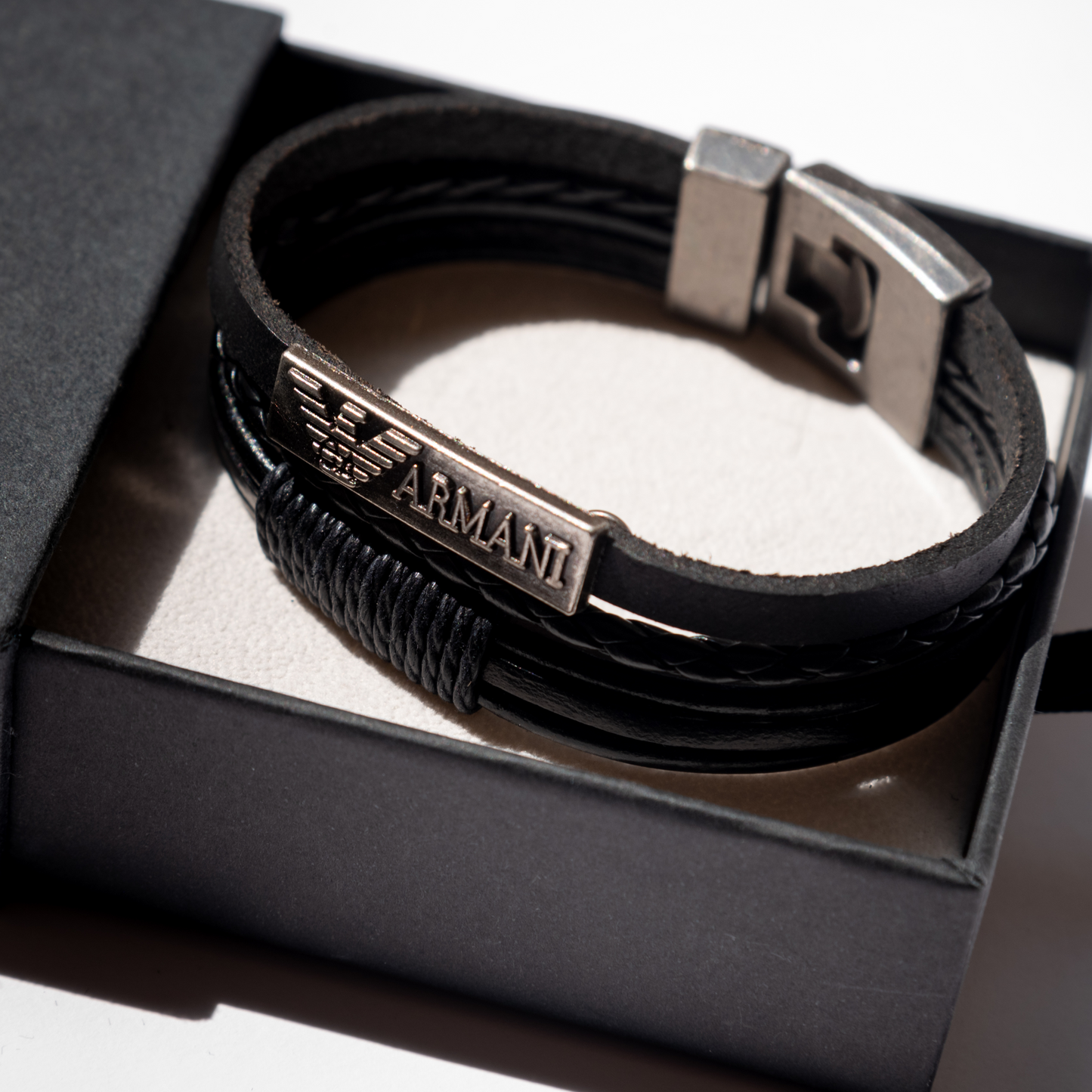 Pulsera de Lujo: Cuero Italiano Auténtico