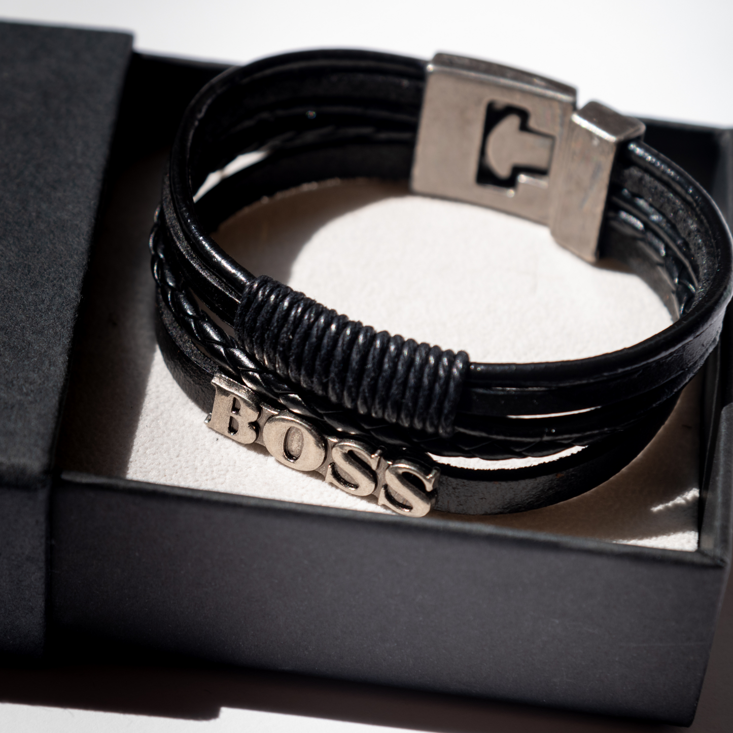 Pulsera de Lujo: Cuero Italiano Auténtico