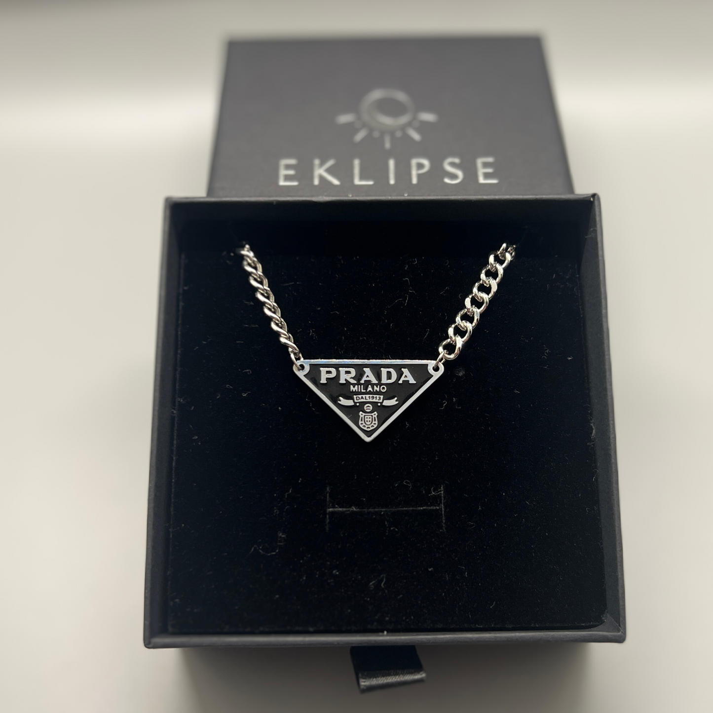 Collar Edición Limitada Marca de Lujo