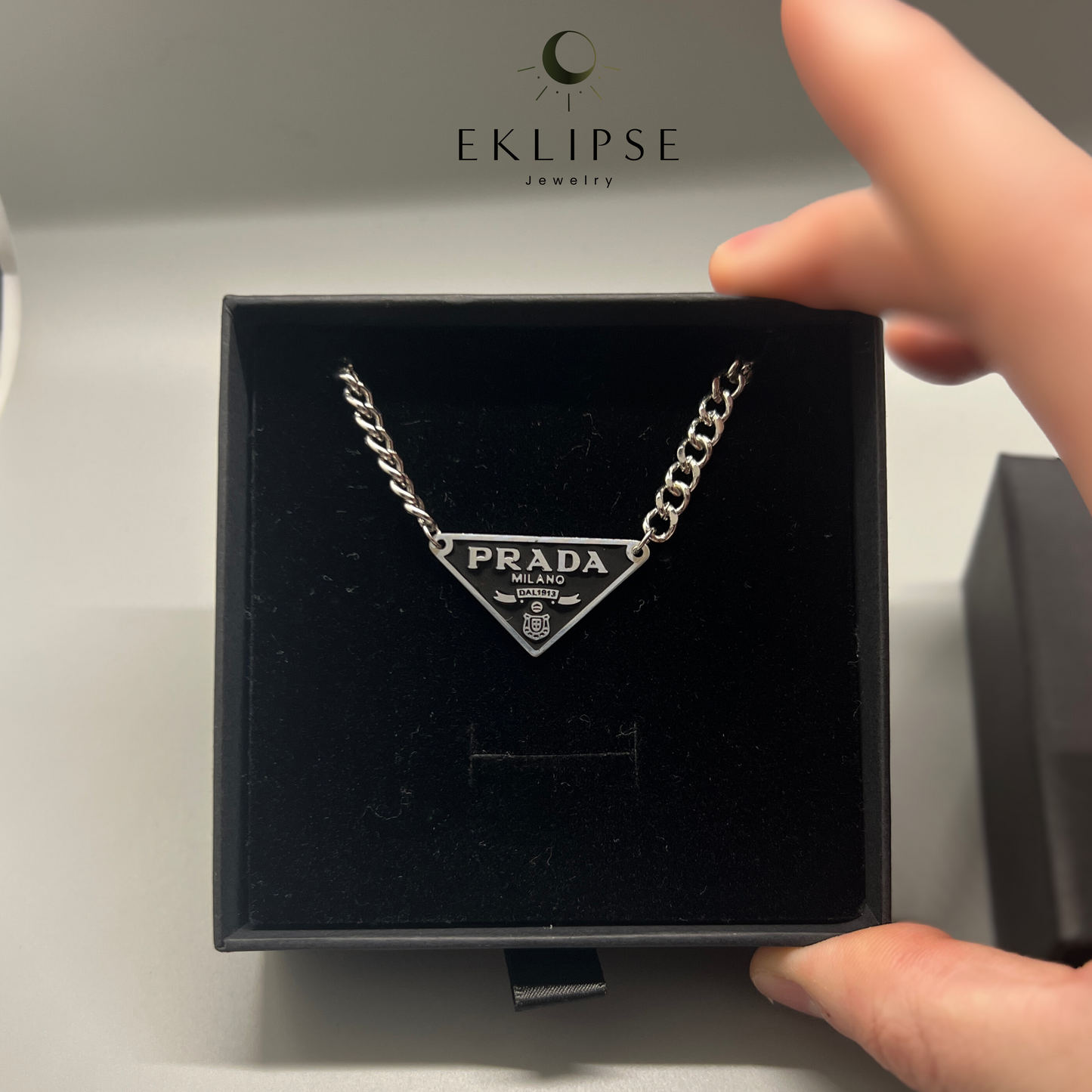 Collar Edición Limitada Marca de Lujo